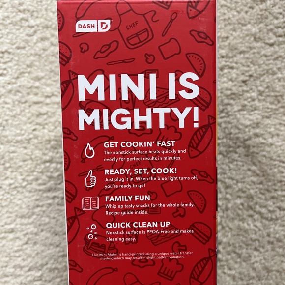 Dash Mini 4" Waffle Maker with Snowmen, Non Stick 350 Watts, Brand New! - Picture 3 of 5